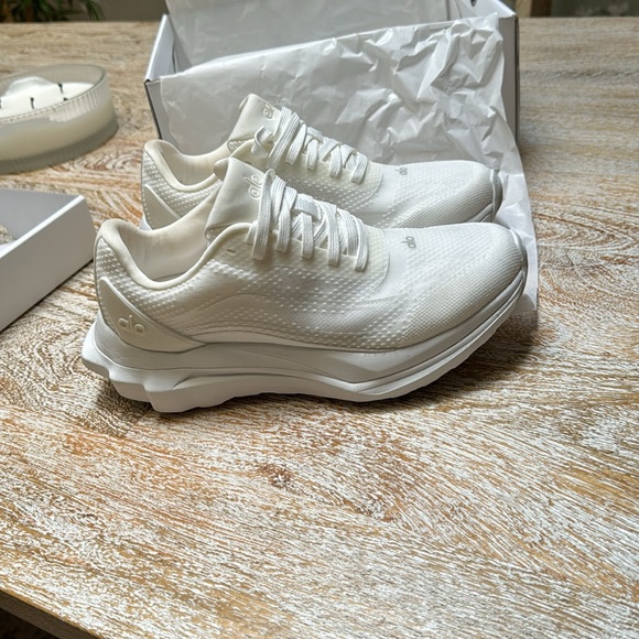 ALO Yoga White Women's Shoes - Picture 8 of 8